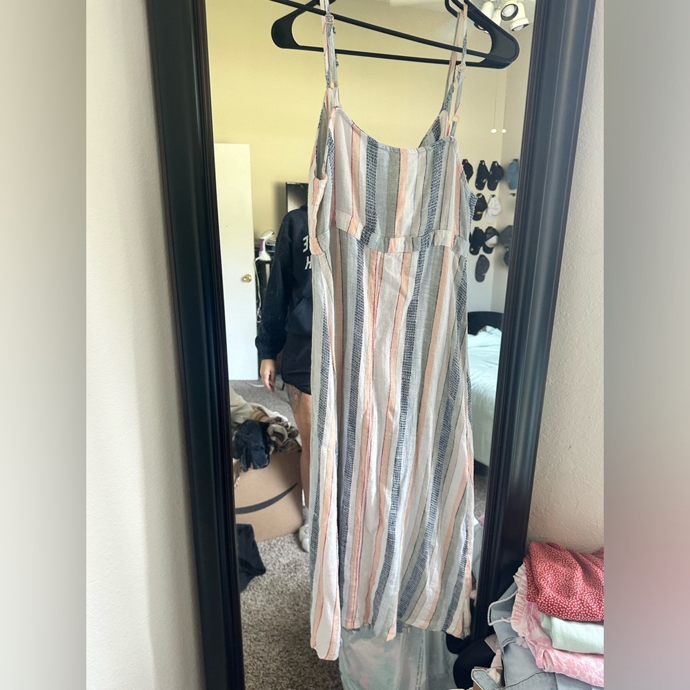 SIZE MEDIUM MIDI BUTTON DOWN SUNDRESS MULTICOLORED Tie In middle of chest